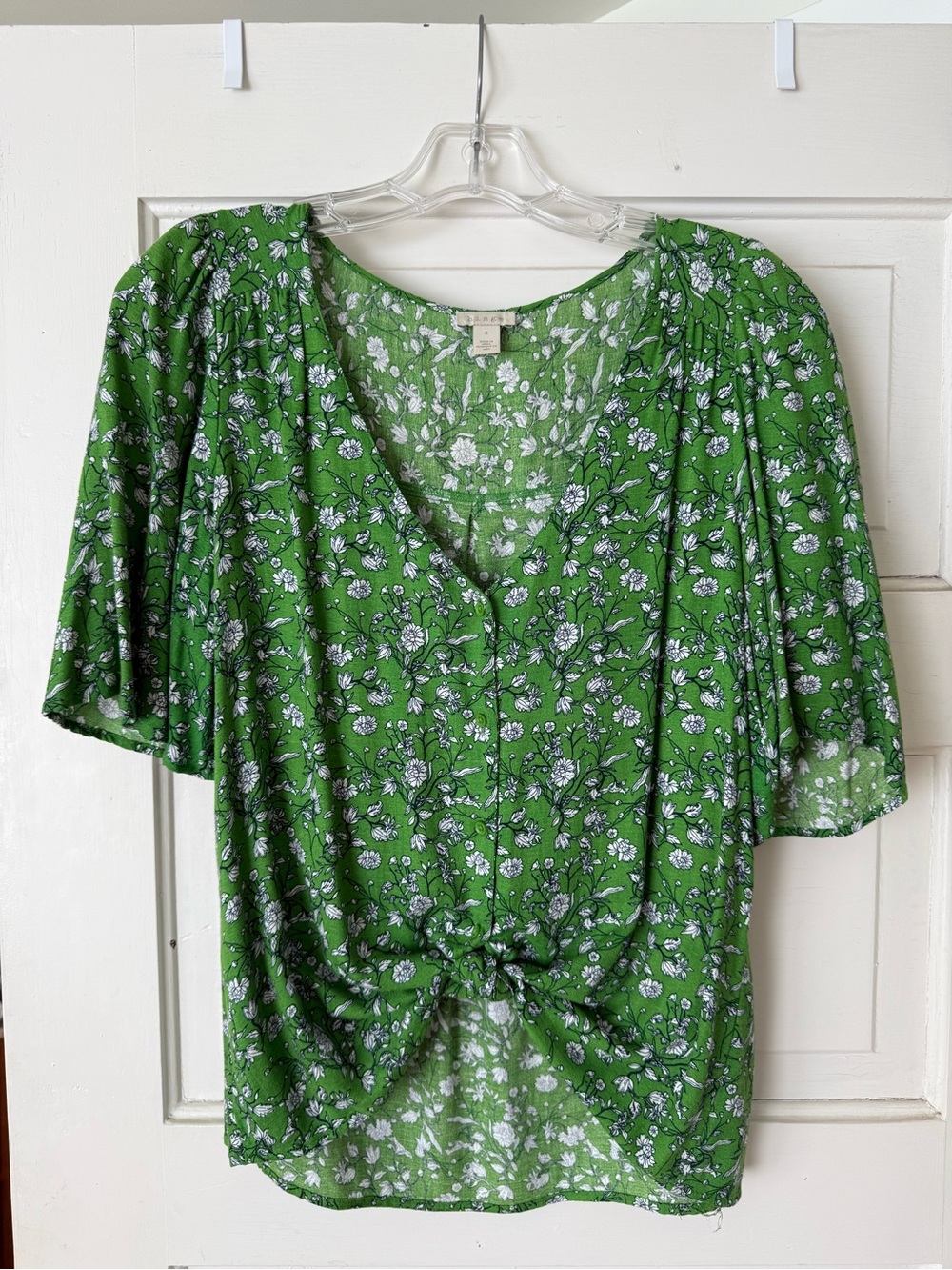 Hinge Green Floral V-Neck blouse